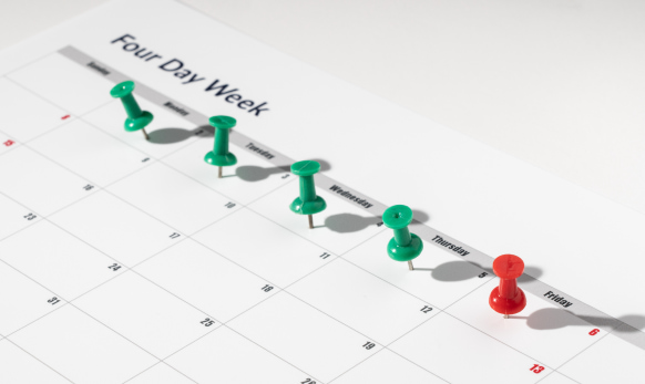 Calendar showing a 4-day week with green pushpins